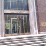 Eingangsportal zum Gerichtsgebäude